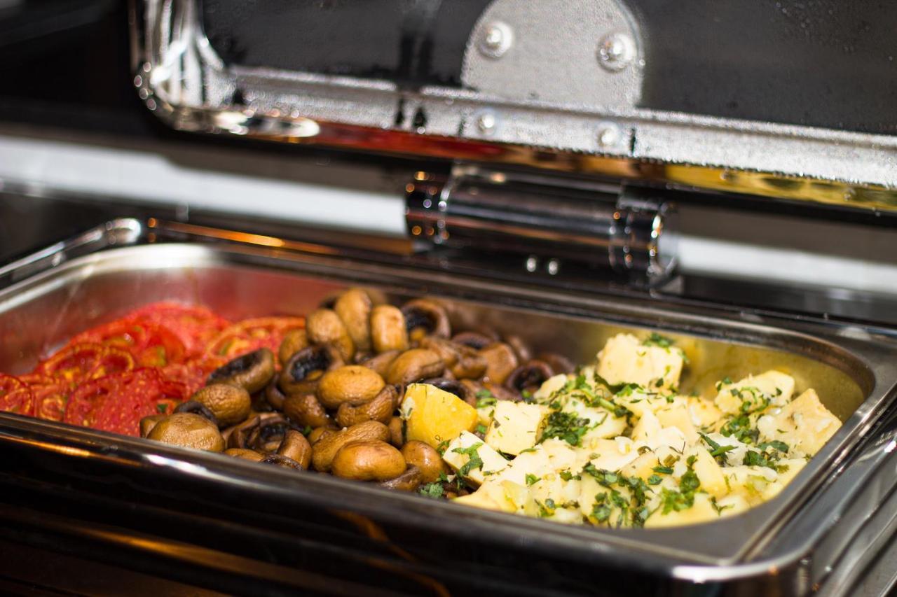 Alliance Palace Batoemi Buitenkant foto A chafing dish