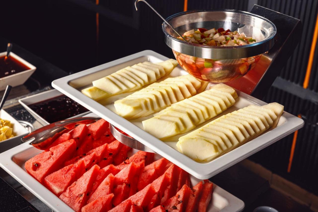 Alliance Palace Batoemi Buitenkant foto A fruit salad