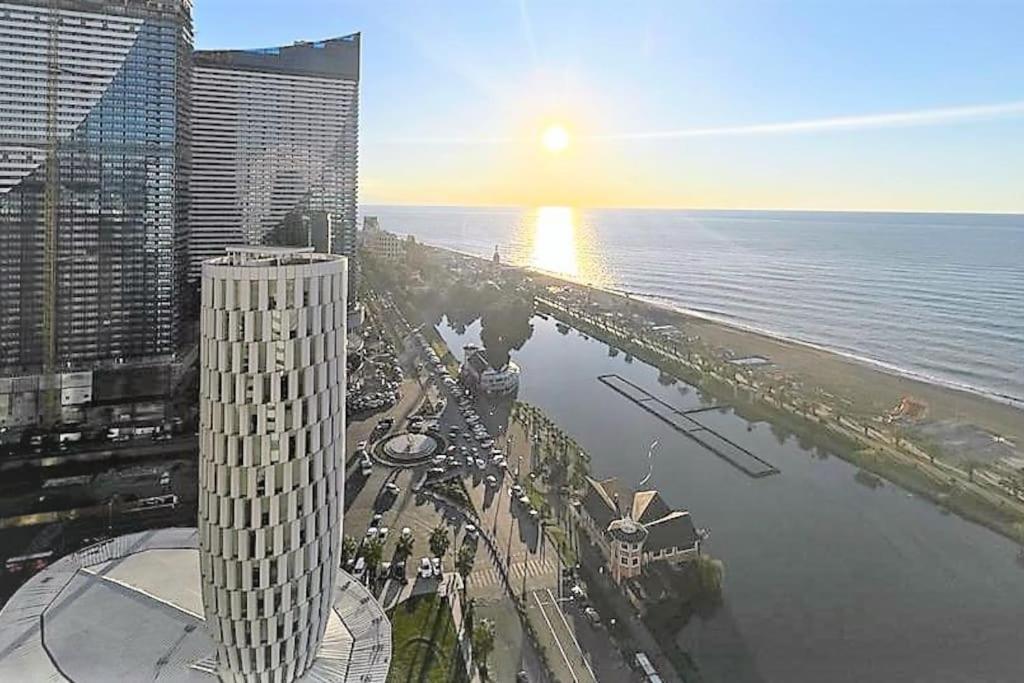 Alliance Palace Batoemi Buitenkant foto Aerial view of the Mission Bay waterfront