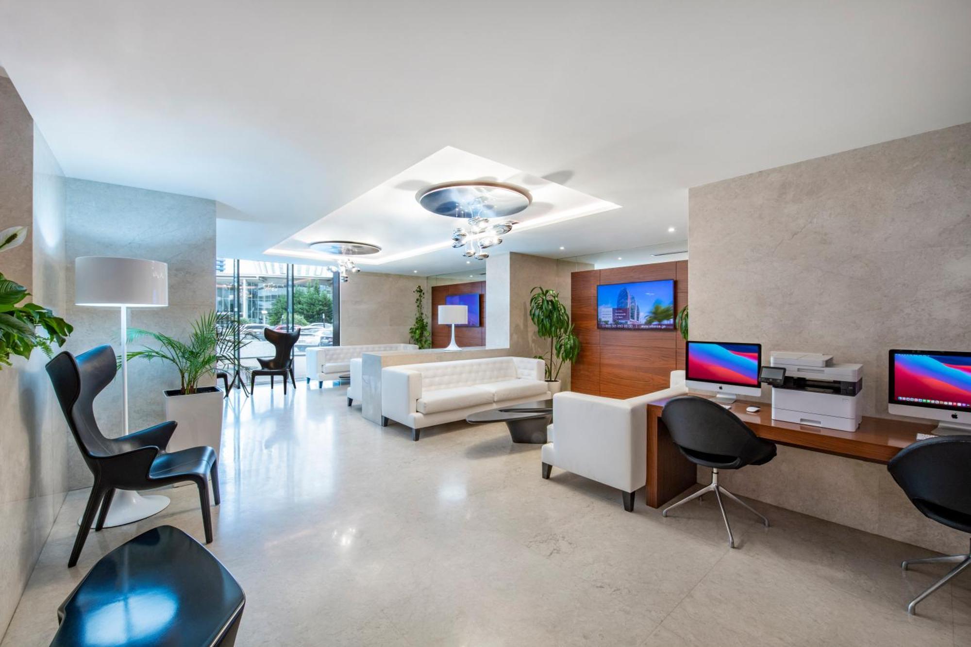 Alliance Palace Batoemi Buitenkant foto Business Center